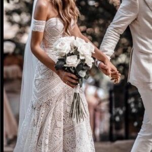 Elegant Lace Off-Shoulder Wedding Dress